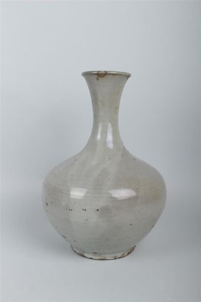 null JAPON - Milieu Epoque EDO (1603 - 1868)
Vase de forme balustre à col évasé en...