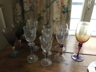 null VENISE - Ensemble de trois verres à coupe spirale de couleurs, deux verres à...