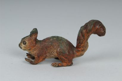 null SUJET en bronze de Vienne figurant un écureuil. Long. 9 cm. 
