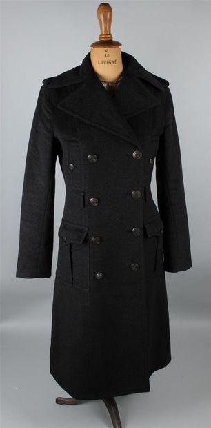 null DOLCE & GABBANA 
Très beau manteau style militaire en cachemire gris, deux rangs...
