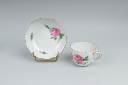 null MEISSEN (période de Marcolini)
 Tasse et sa sous tasse en porcelaine décorées...