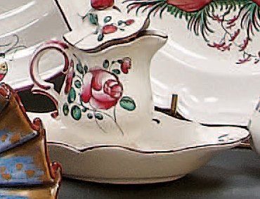 STRASBOURG Pot crémier à décor polychrome d'un chinois ; fin du XVIIIème siècle....