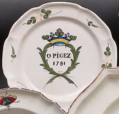 LUNEVILLE Assiette de forme lobée à décor polychrome du patronyme O PIGEZ 1781 entre...