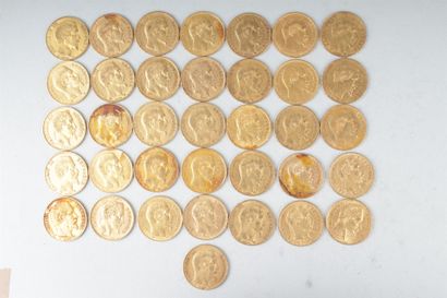 null TRENTE SIX-PIECES de 20 Francs Napoléon III en or.