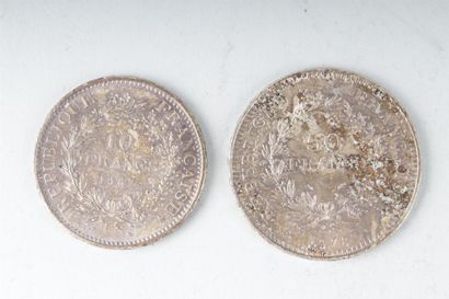 null LOT DE DEUX PIECES de 10 Francs et 50 Francs en argent.