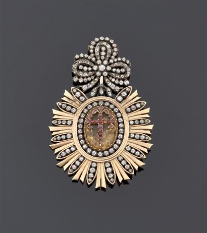 null PENDENTIF de parure en or jaune 375°/oo et argent ajouré, à décor de croix de...