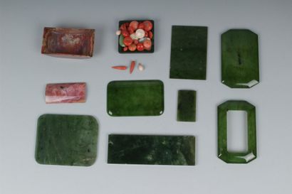 null LOT de plaques, éléments de boîtes en jade néphrite et rhodochrosite, perles...