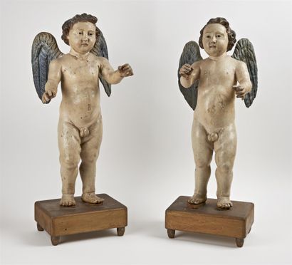 null PAIRE D'ANGES en bois polychrome sculpté en ronde bosse. 
Italie, fin du XVIIe...