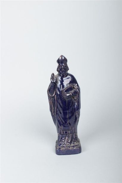 null FRANCE
Statuette de saint évêque en faïence émaillée bleu.
XIXème siècle. 
H....