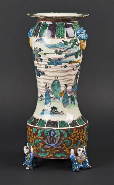 null JAPON, Fours de Kutani - Epoque MEIJI (1868 - 1912)
Grand vase reposant sur...