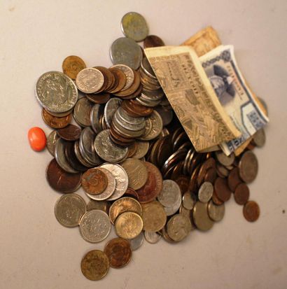 null ENSEMBLE de monnaies comprenant : pièces en argent et métal, France et étranger,...
