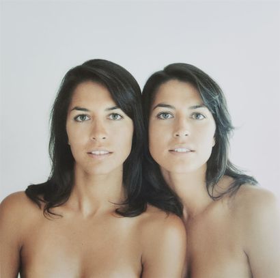 null ANONYME XX-XXIème siècle
Portrait de jumelles
Tirage argentique en couleurs.
69...