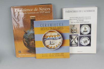 null Trois ouvrages sur les faïences de Nevers et de l'auxerrois
- Catalogue de l'exposition...