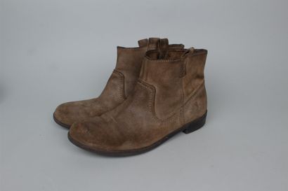 null NINE WEST 
Low boots en cuir marron. 
T. 8,5. 
Quelques usures. 