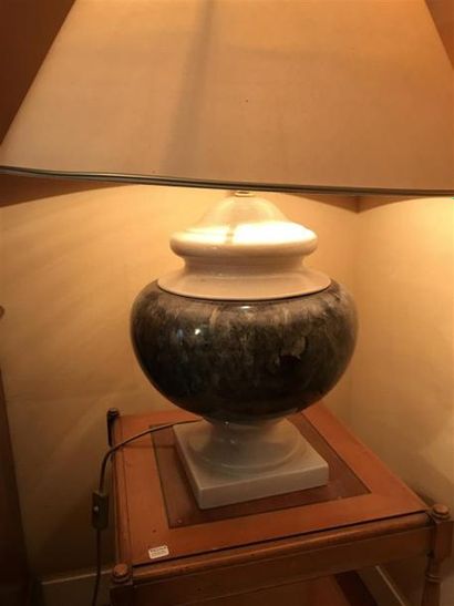 null DEUX PAIRES DE LAMPES en pierre dure et céramique. 
H. 41 cm 