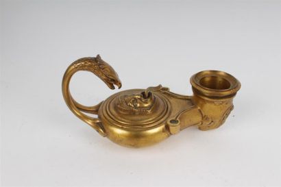 null FERDINAND BARBDIENNE (1810-1892)
Lampe à huile en bronze doré formant bougeoir...