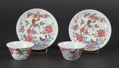 null CHINE
Deux sorbets et leur soucoupe à décor polychrome des émaux de la famille...