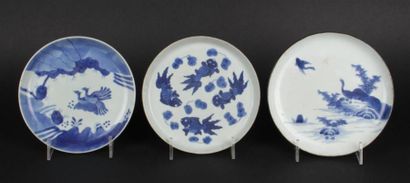 null CHINE POUR LE VIETNAM
Trois petites coupes en porcelaine à décor en bleu sous...