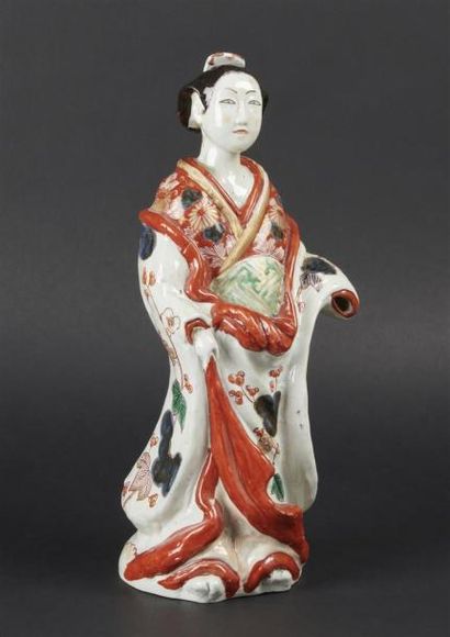 null JAPON
Figure de bijin en porcelaine, debout, en porcelaine, sa tunique à décor...
