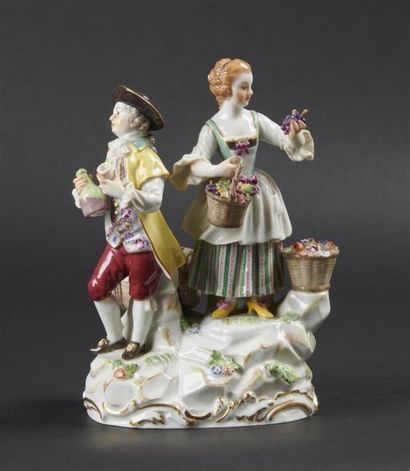 null MEISSEN
Groupe en porcelaine à deux figures représentant un couple de vignerons,...