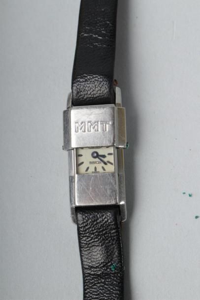 null JAEGER
No. 67762. Vers 1930.
Montre bracelet en acier. Boîtier rectangulaire,...