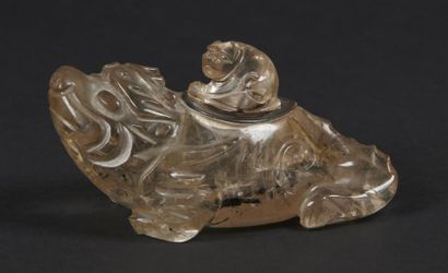 null CHINE - Début XXe siècle
Encrier en cristal de roche sculpté en forme de chimère...
