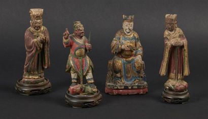 null CHINE - XIXe siècle
Ensemble de quatre statuettes de dignitaires en bois sculpté...