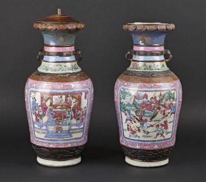 null CHINE, Nankin - XIXe siècle
Paire de vases de forme balustre en porcelaine émaillée...