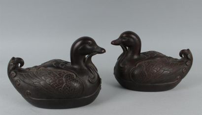 null CHINE - XXe siècle
Paire de canards en grès.
Signés.
H. 13,5 cm - Long. 21 cm...
