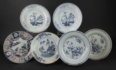 null CHINE, XVIIIe et XIXe siècles
Ensemble comprenant cinq assiettes à décor en...