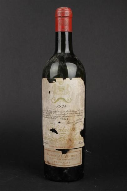 null CHATEAU MOUTON ROTHSCHILD, 1934 Maisoon JL Garros- MEDOC. Une bouteille.
(étiquette...
