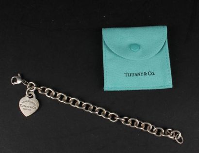 null TIFFANY & Co -"Return to Tiffany"
Bracelet gourmette en argent (925°°/oo) orné...