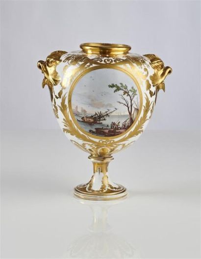 null SÈVRES
Vase à tête de morue en porcelaine dure de forme ovoïde sur piédouche...