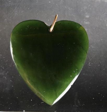 null Pendentif "coeur" en jade, la bélière en or jaune 375 °/oo (9K). 
(Manques)
Hauteur...