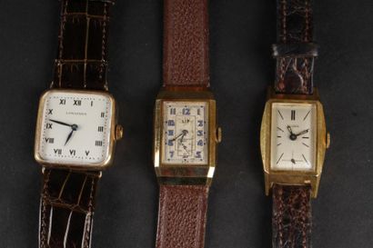 null Ensemble de trois montres d'homme, chacune de forme rectangulaire en or jaune...