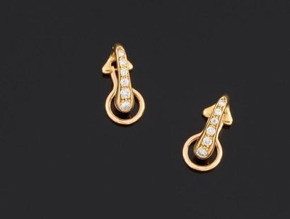 null CARTIER
Paire de boucles d'oreille en or jaune 750°/oo, chacune ornée d'une...