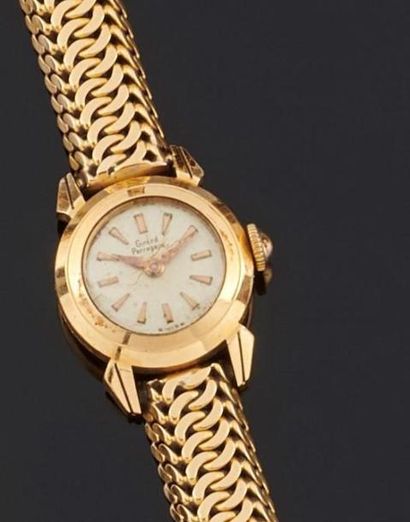 null GIRARD PERREGAUX
Montre-bracelet de dame en or jaune 750°/oo, la montre de forme...