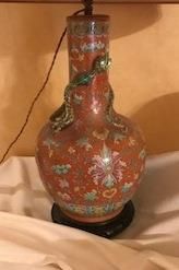 null CHINE 
Vase en porcelaine monté en lampe 
H. 35 cm 