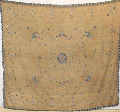 null Grand Châle en soie 
Déchirure 
220 x 220 cm