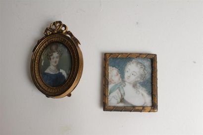 null LOT comprenant deux miniatures : 
PORTRAIT de femme portant un collier Miniature...
