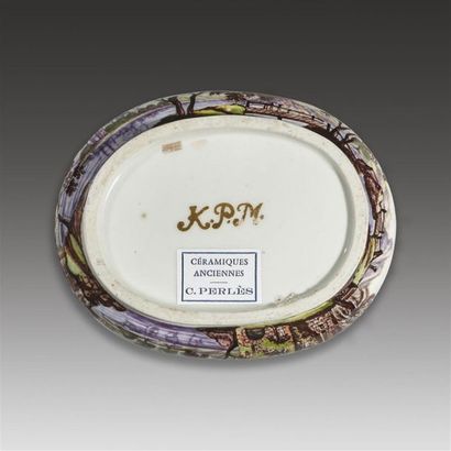 null MEISSEN
Sucrier ovale couvert en porcelaine à décor polychrome de paysages avec...