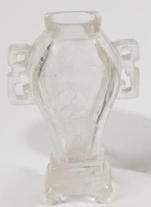 null CHINE - Début XXe siècle
Petit vase balustre sur socle en cristal de roche à...