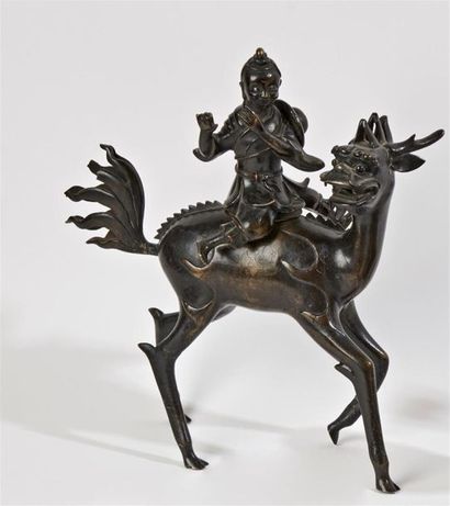null CHINE - XIXe siècle
Brûle-parfum en bronze à patine brune en forme d'enfant...