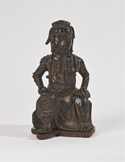 null CHINE - Epoque MING (1368 - 1644)
Statuette de Guandi assis en bronze à patine...
