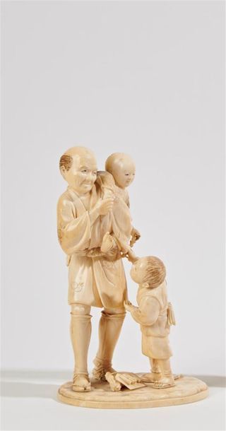 null JAPON - Epoque MEIJI (1868 - 1912)
Okimono en ivoire sculpté paysant debout...