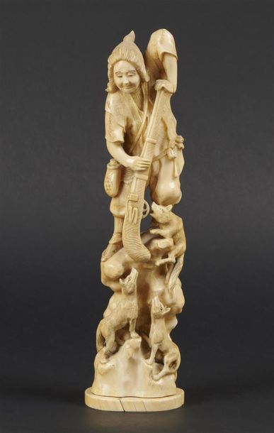 null JAPON - Epoque MEIJI (1868 - 1912)
Deux okimono en ivoire sculpté, un paysan...