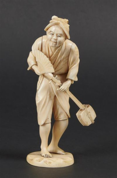 null JAPON - Epoque MEIJI (1868 - 1912)
Deux okimono en ivoire sculpté, un paysan...