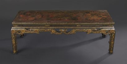 null CHINE, Canton - XIXe siècle
Table basse de forme rectangulaire en laque noire...