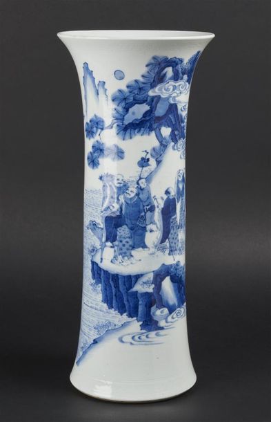 null CHINE
Grand vase de forme cornet en porcelaine à décor en bleu sous couverte...