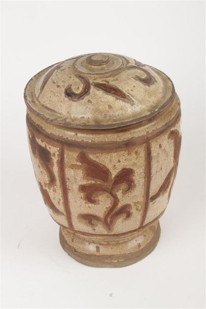 null VIETNAM, Tanhoa - XIIe/XIIIe siècle
Pot balustre et couvert en grès émaillé...